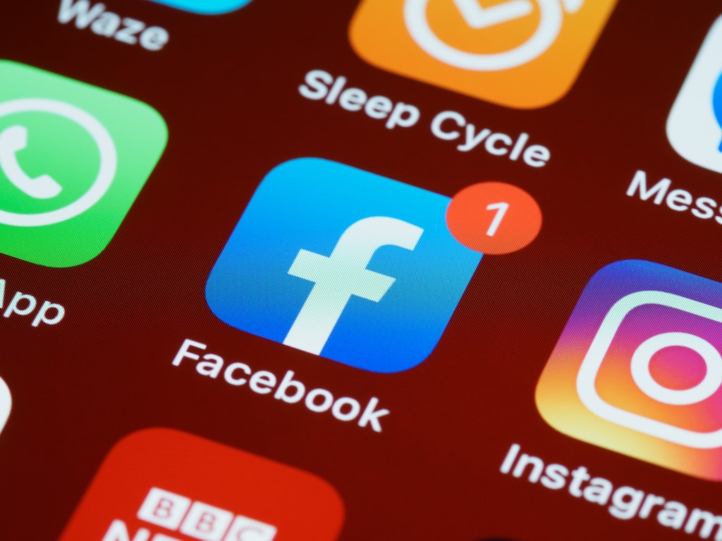 Facebook dopo la morte contatto erede social network