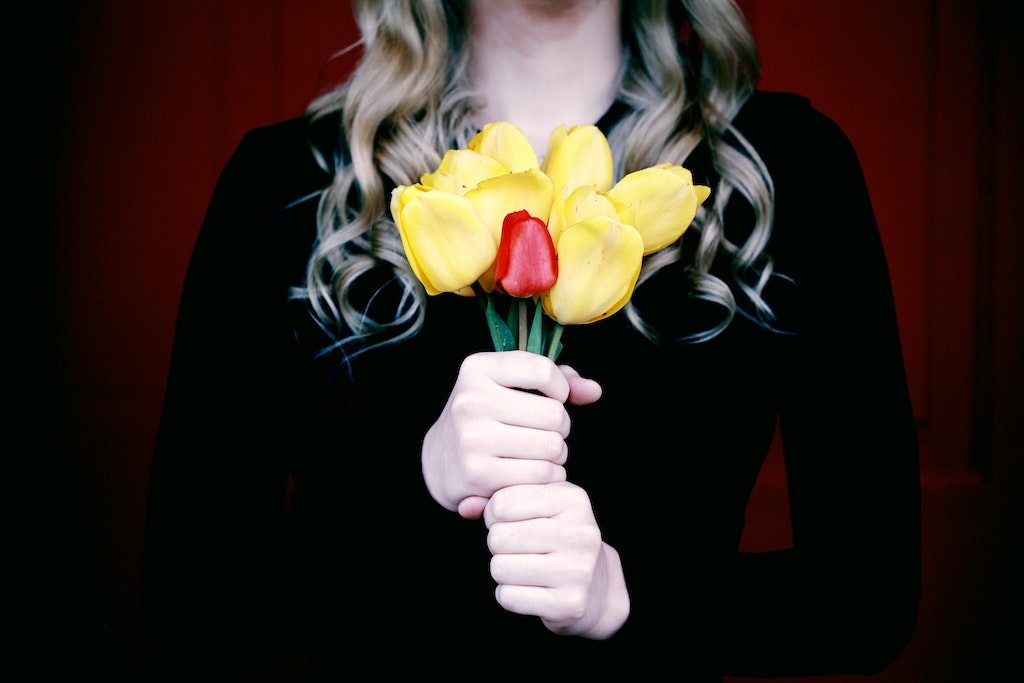 come funziona il funerale laico mazzo di fiori